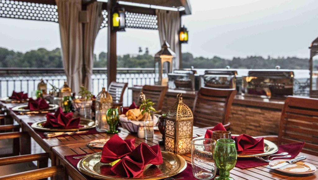 Navigation privée de 6 jours en dahabieh : de Louxor à Assouan, entre escales culturelles, luxe discret et moments de détente