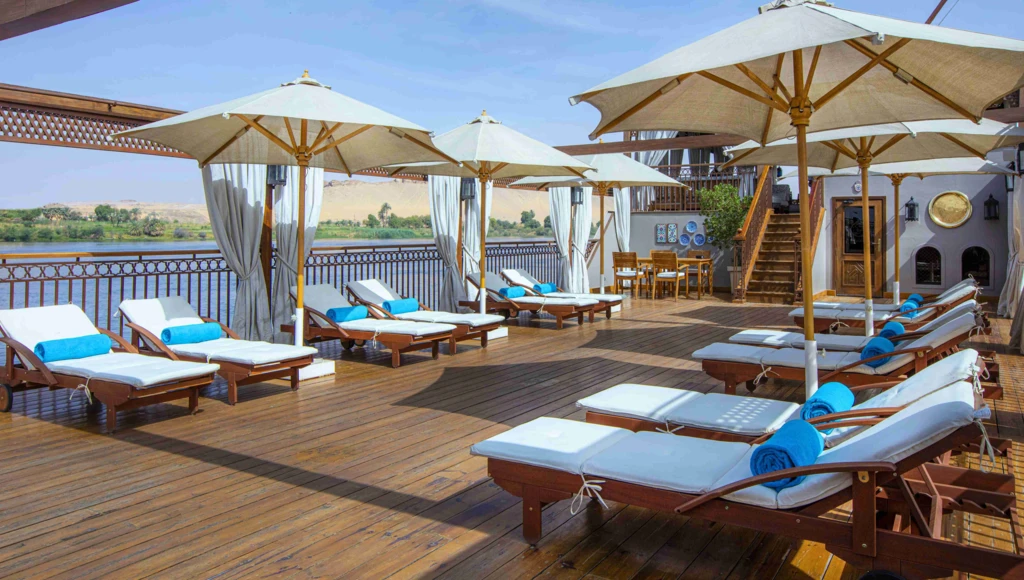 Navigation privée de 6 jours en dahabieh : de Louxor à Assouan, entre escales culturelles, luxe discret et moments de détente