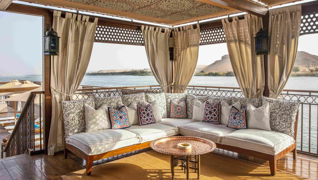 Navigation privée de 6 jours en dahabieh : de Louxor à Assouan, entre escales culturelles, luxe discret et moments de détente