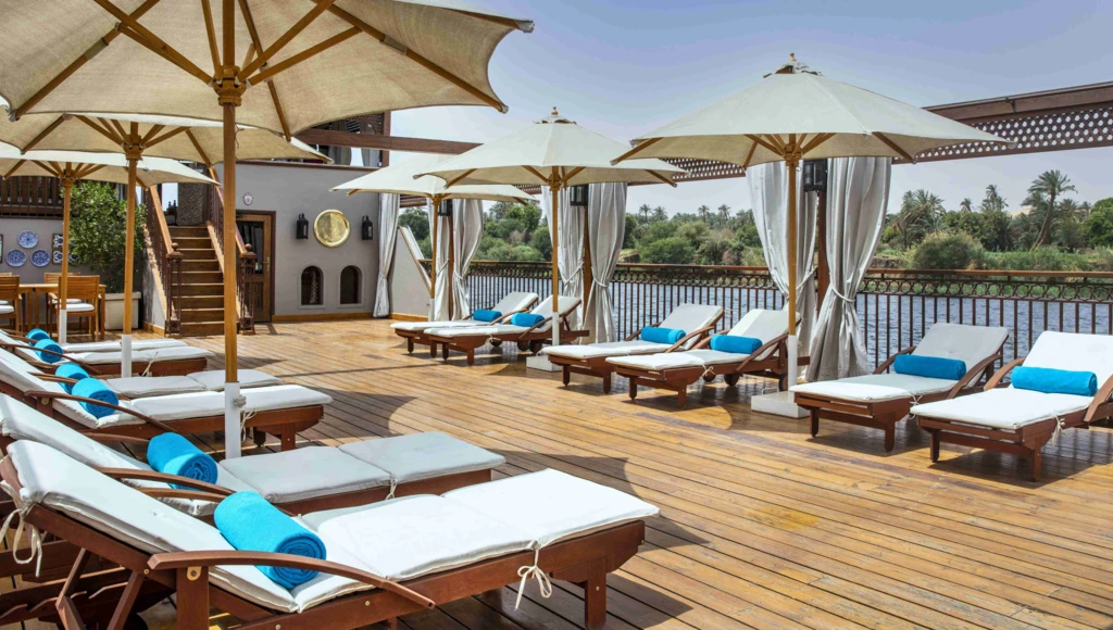 Navigation privée de 6 jours en dahabieh : de Louxor à Assouan, entre escales culturelles, luxe discret et moments de détente