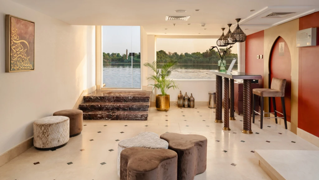 Rivages sacrés du Nil : croisière raffinée de 5 jours en dahabieh au cœur des trésors pharaoniques, de Louxor à Assouan