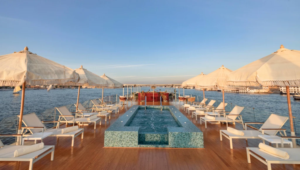 Rivages sacrés du Nil : croisière raffinée de 5 jours en dahabieh au cœur des trésors pharaoniques, de Louxor à Assouan