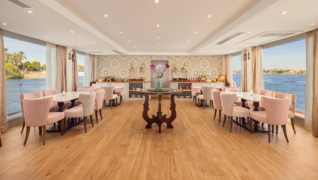 Rivages sacrés du Nil : croisière raffinée de 5 jours en dahabieh au cœur des trésors pharaoniques, de Louxor à Assouan