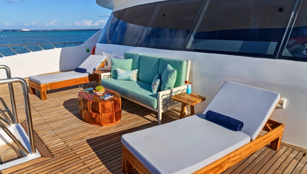 Escapade aux Galápagos : 4 jours à la rencontre des merveilles naturelles de l'archipel, entre sable vert et oiseaux aux pieds bleus