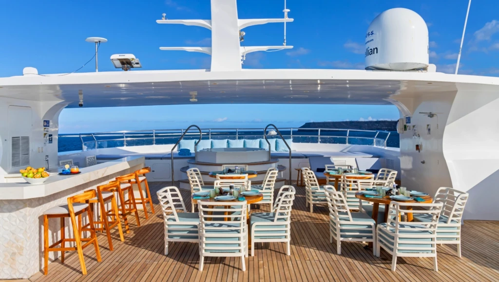 Escapade aux Galápagos : 4 jours à la rencontre des merveilles naturelles de l'archipel, entre sable vert et oiseaux aux pieds bleus