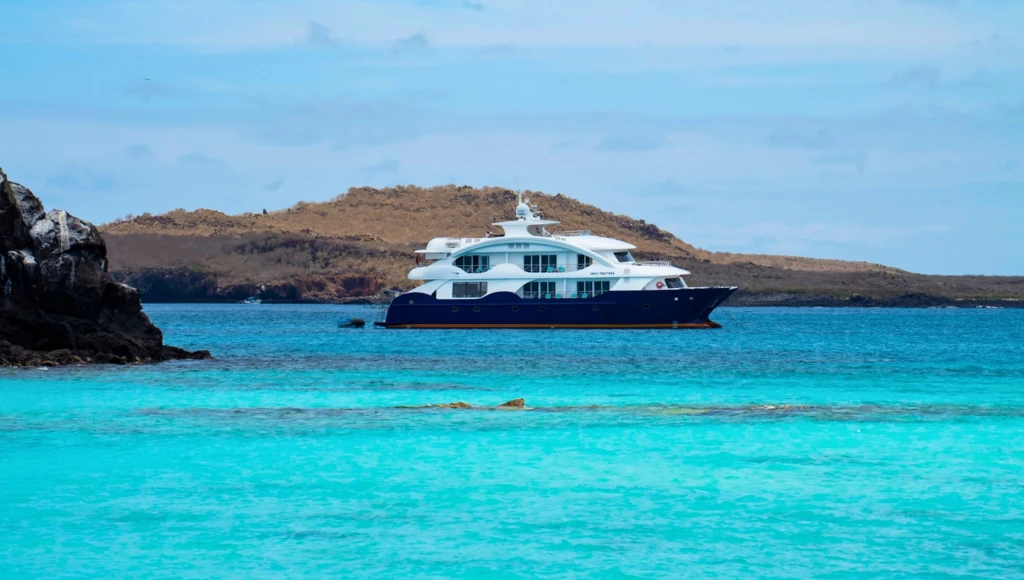 Escapade aux Galápagos : 4 jours à la rencontre des merveilles naturelles de l'archipel, entre sable vert et oiseaux aux pieds bleus