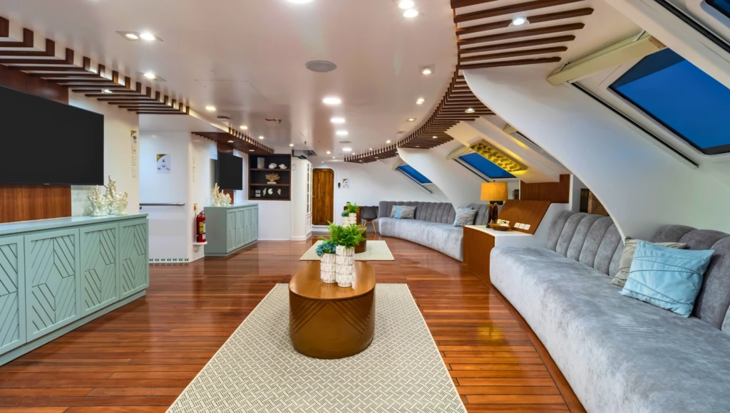 Spedizione di 8 giorni alle Galápagos, da Isabela a Española: tra snorkeling, escursioni e alla scoperta di una fauna unica al mondo