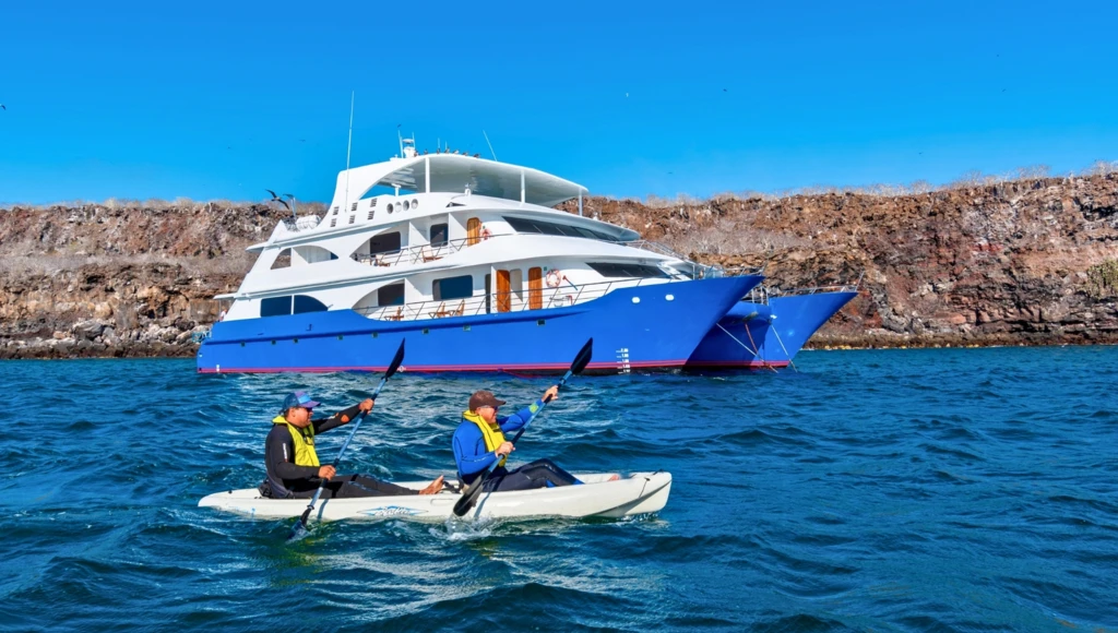 Spedizione di 8 giorni alle Galápagos, da Isabela a Española: tra snorkeling, escursioni e alla scoperta di una fauna unica al mondo
