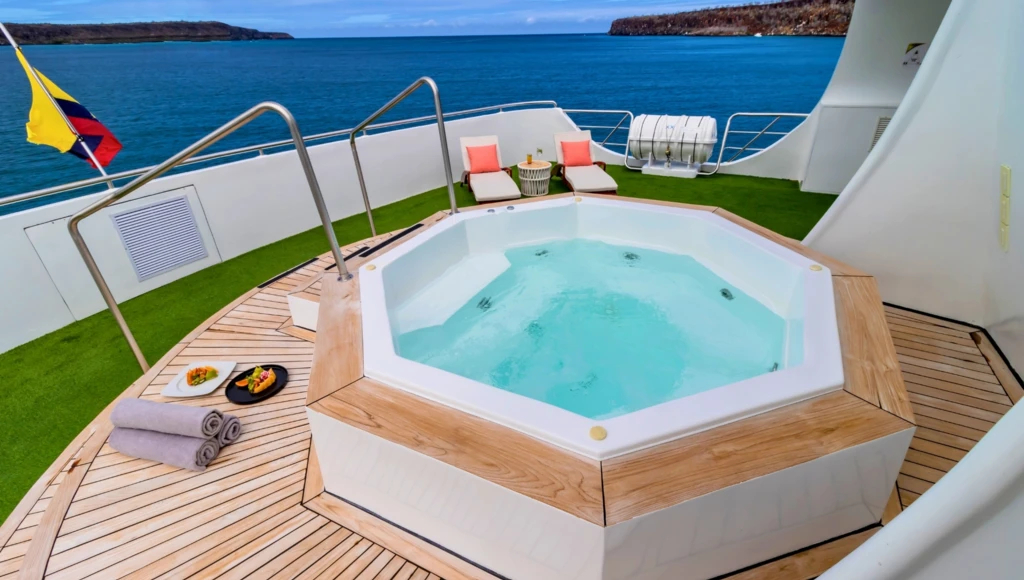 Spedizione di 8 giorni alle Galápagos, da Isabela a Española: tra snorkeling, escursioni e alla scoperta di una fauna unica al mondo