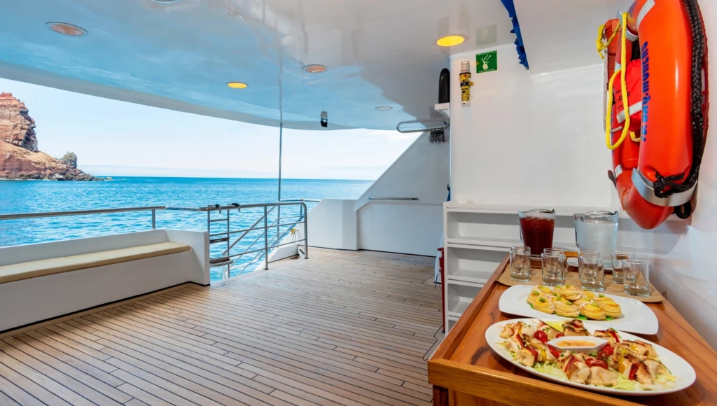 Spedizione di 8 giorni alle Galápagos, da Isabela a Española: tra snorkeling, escursioni e alla scoperta di una fauna unica al mondo