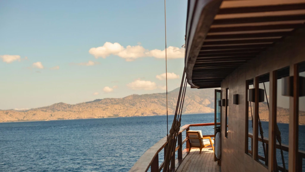 5 days of adventure and serenity in the Flores Sea, from Kelor to Sebayur, between wild islands and turquoise lagoons