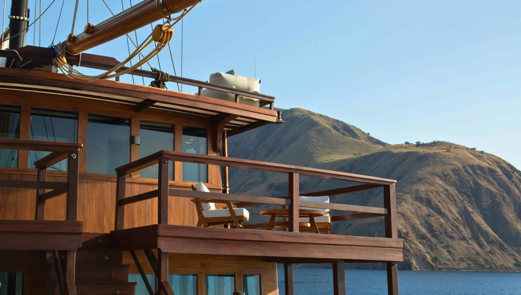 5 days of adventure and serenity in the Flores Sea, from Kelor to Sebayur, between wild islands and turquoise lagoons