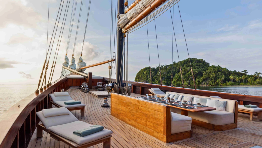 5 days of adventure and serenity in the Flores Sea, from Kelor to Sebayur, between wild islands and turquoise lagoons