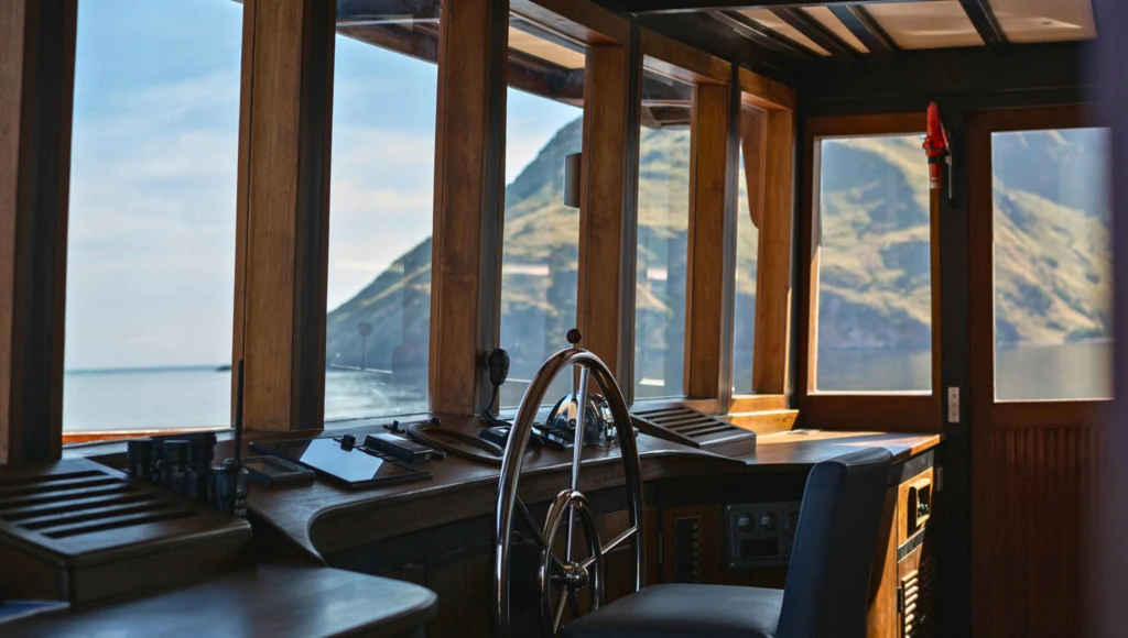 5 days of adventure and serenity in the Flores Sea, from Kelor to Sebayur, between wild islands and turquoise lagoons