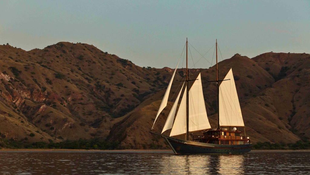 5 days of adventure and serenity in the Flores Sea, from Kelor to Sebayur, between wild islands and turquoise lagoons