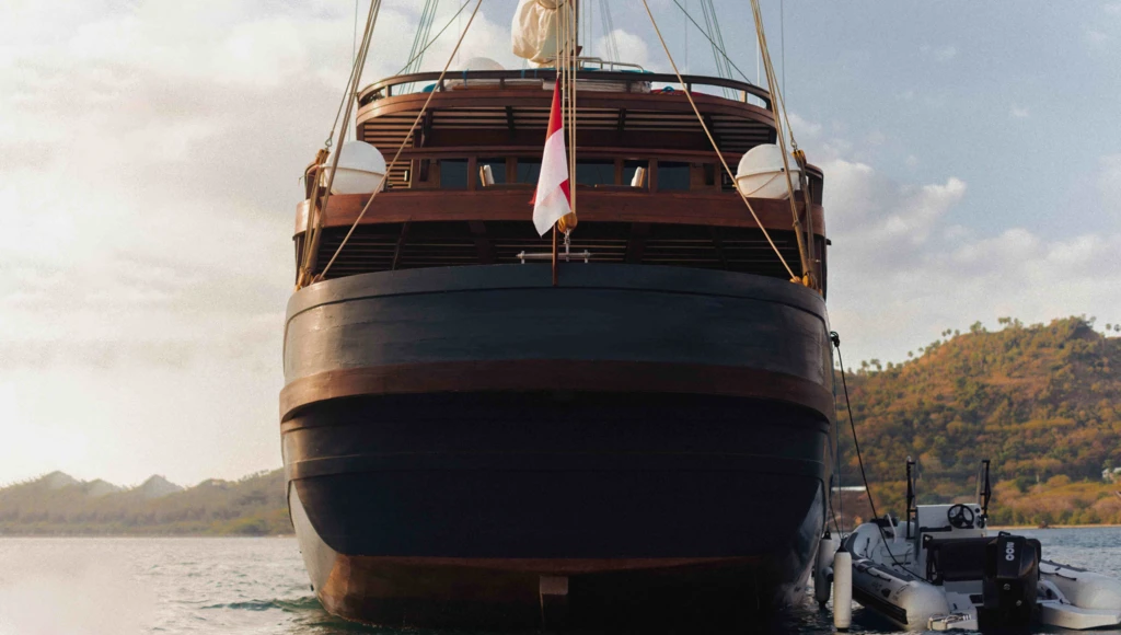 5 days of adventure and serenity in the Flores Sea, from Kelor to Sebayur, between wild islands and turquoise lagoons