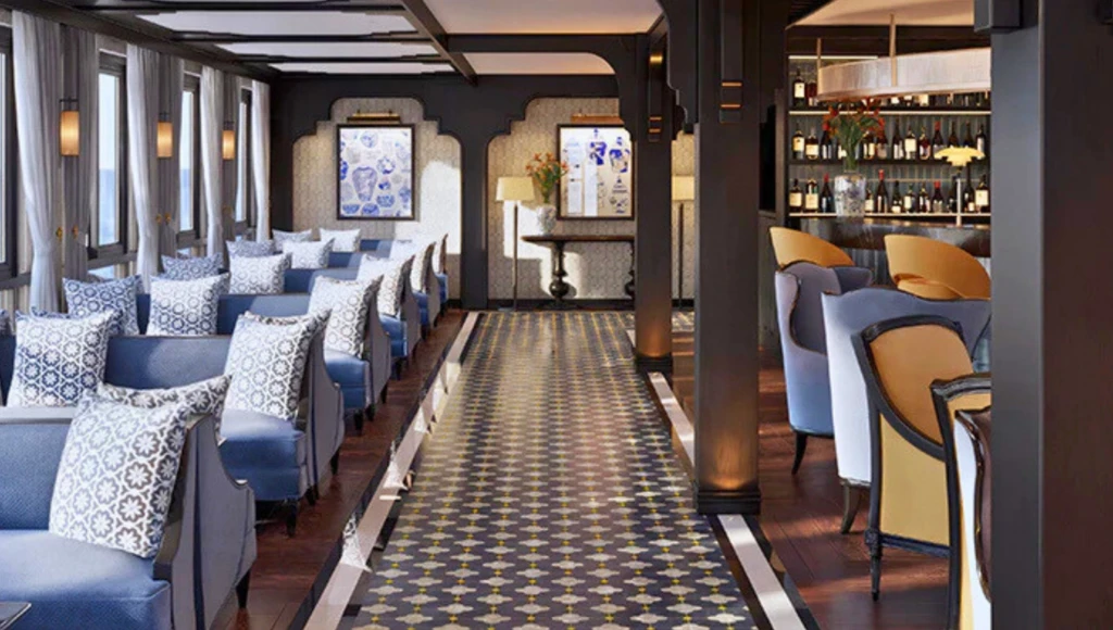 Entre Mékong sacré, baie d'Ha Long et temples d'Angkor : un voyage immersif de 18 jours au cœur des traditions et du patrimoine d'Asie du Sud-Est