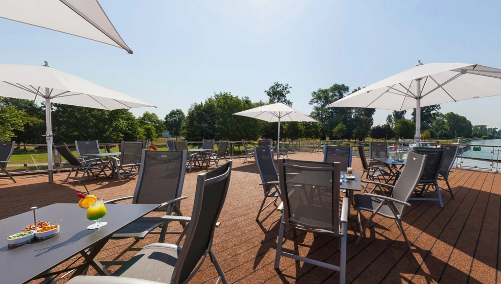 From Paris to the sparkling banks of the Main and Moselle rivers: a 12-day journey in the spirit of Christmas