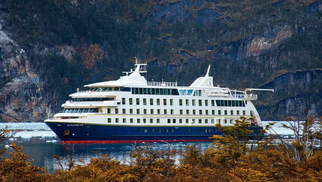 Patagonian journey from Ushuaia to Punta Arenas: 5 days of discovery through the fjords and glaciers of Patagonia, from the Beagle Channel to the Strait of Magellan