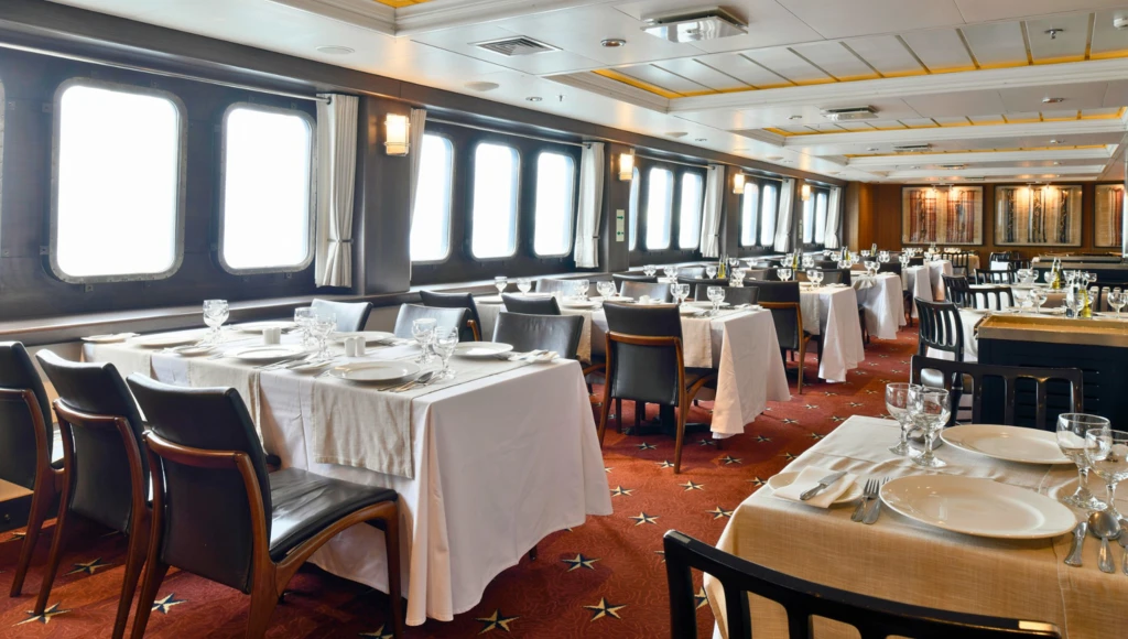 Patagonian journey from Ushuaia to Punta Arenas: 5 days of discovery through the fjords and glaciers of Patagonia, from the Beagle Channel to the Strait of Magellan