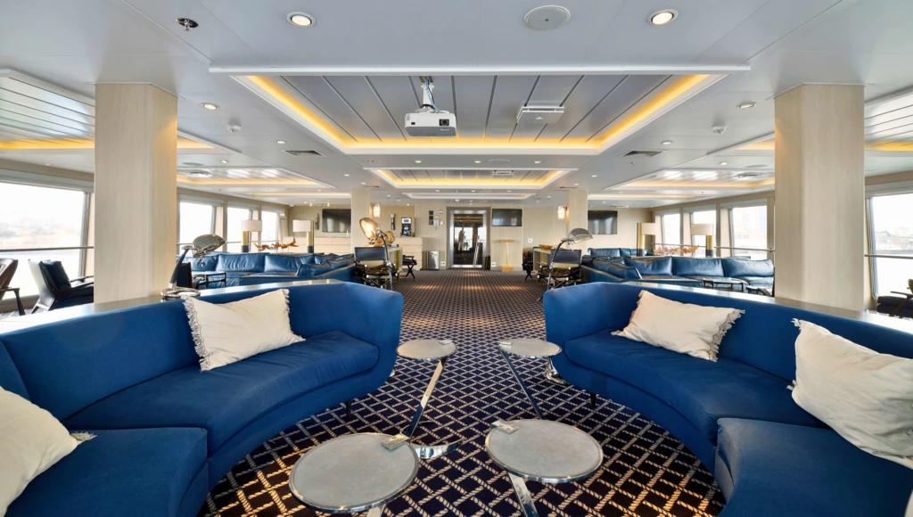 At the edge of wild Patagonia: a 5-day cruise between the fjords and glaciers of Tierra del Fuego, from Punta Arenas to Ushuaia