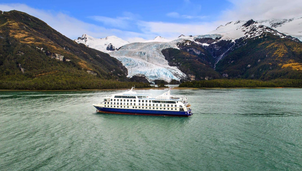 At the edge of wild Patagonia: a 5-day cruise between the fjords and glaciers of Tierra del Fuego, from Punta Arenas to Ushuaia