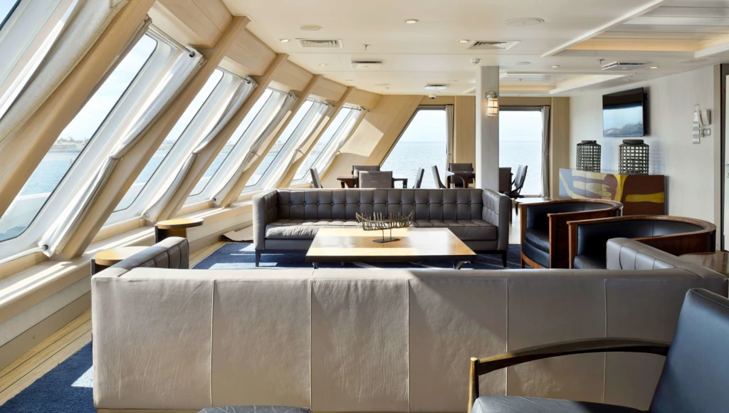 At the edge of wild Patagonia: a 5-day cruise between the fjords and glaciers of Tierra del Fuego, from Punta Arenas to Ushuaia