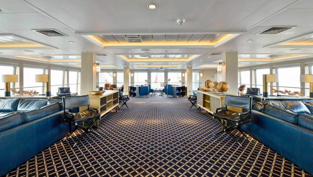 At the edge of wild Patagonia: a 5-day cruise between the fjords and glaciers of Tierra del Fuego, from Punta Arenas to Ushuaia