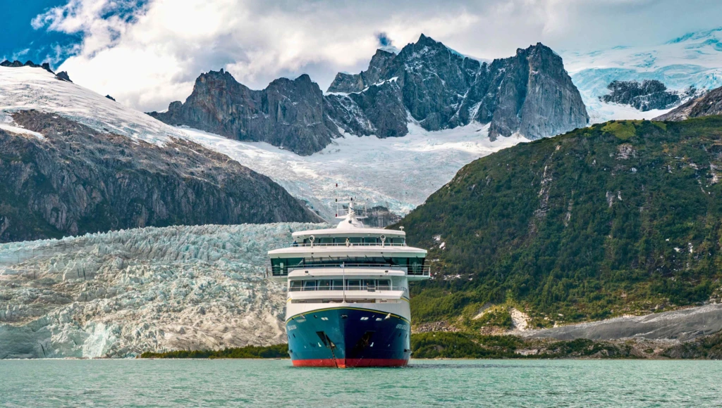 At the edge of wild Patagonia: a 5-day cruise between the fjords and glaciers of Tierra del Fuego, from Punta Arenas to Ushuaia