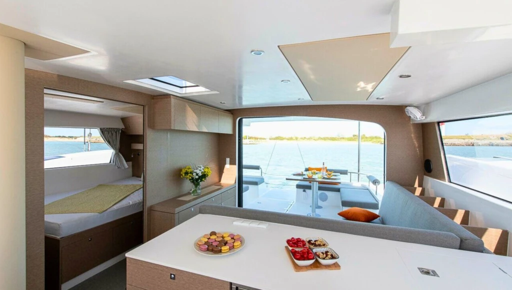 Long-distance sailing trip from Corsica to Martinique: four weeks learning ocean navigation on Yannick Bestaven's sailboat, bound for the Caribbean.