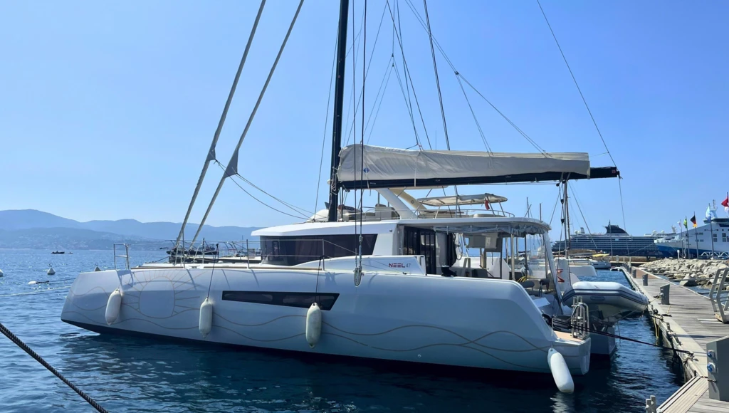 Long-distance sailing trip from Corsica to Martinique: four weeks learning ocean navigation on Yannick Bestaven's sailboat, bound for the Caribbean.