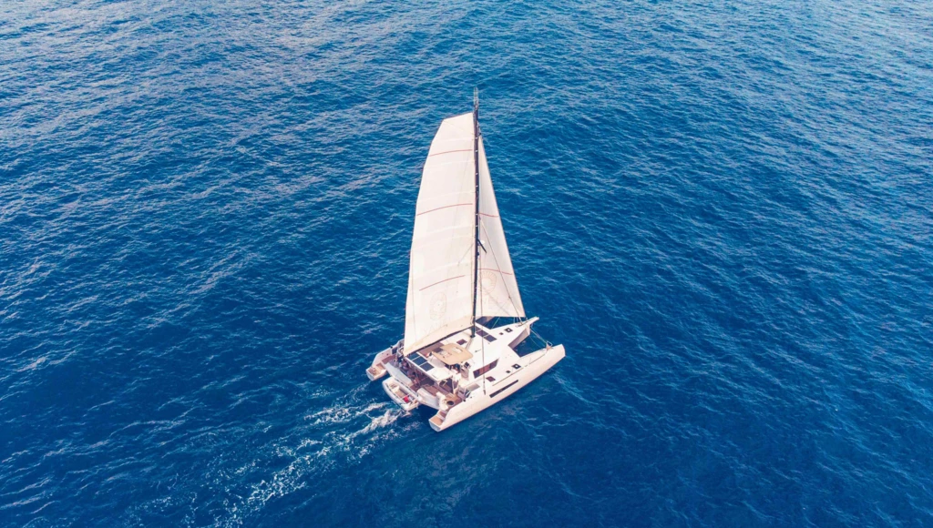 Long-distance sailing trip from Corsica to Martinique: four weeks learning ocean navigation on Yannick Bestaven's sailboat, bound for the Caribbean.