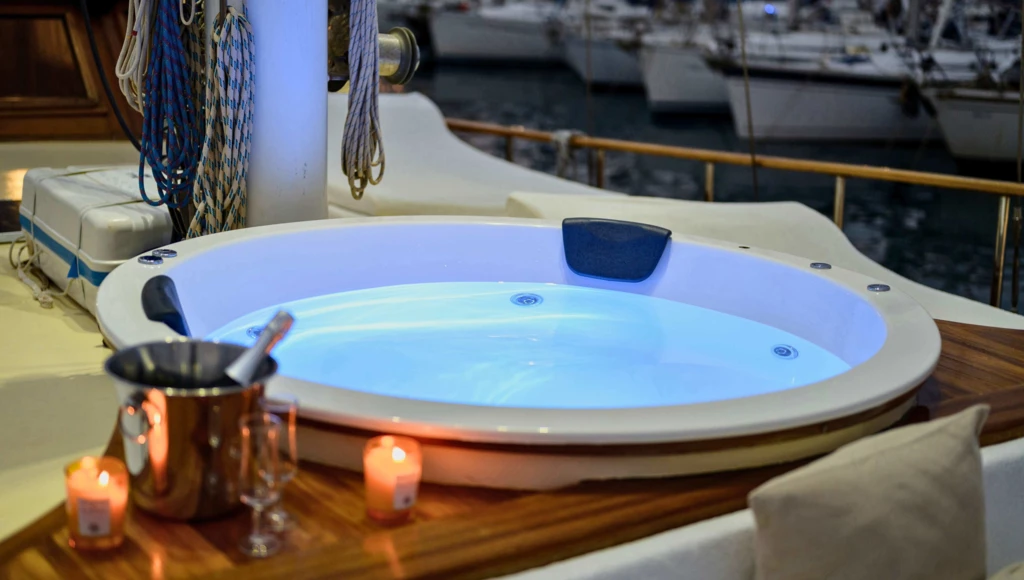 Escapada en goleta al corazón de las Eolias: 8 días entre las lavas de Stromboli y las aguas cristalinas de Lipari