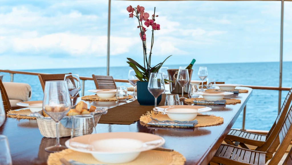 Escapada en goleta al corazón de las Eolias: 8 días entre las lavas de Stromboli y las aguas cristalinas de Lipari