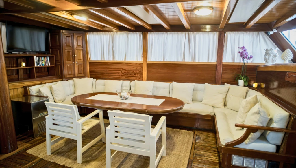 Escapada en goleta al corazón de las Eolias: 8 días entre las lavas de Stromboli y las aguas cristalinas de Lipari