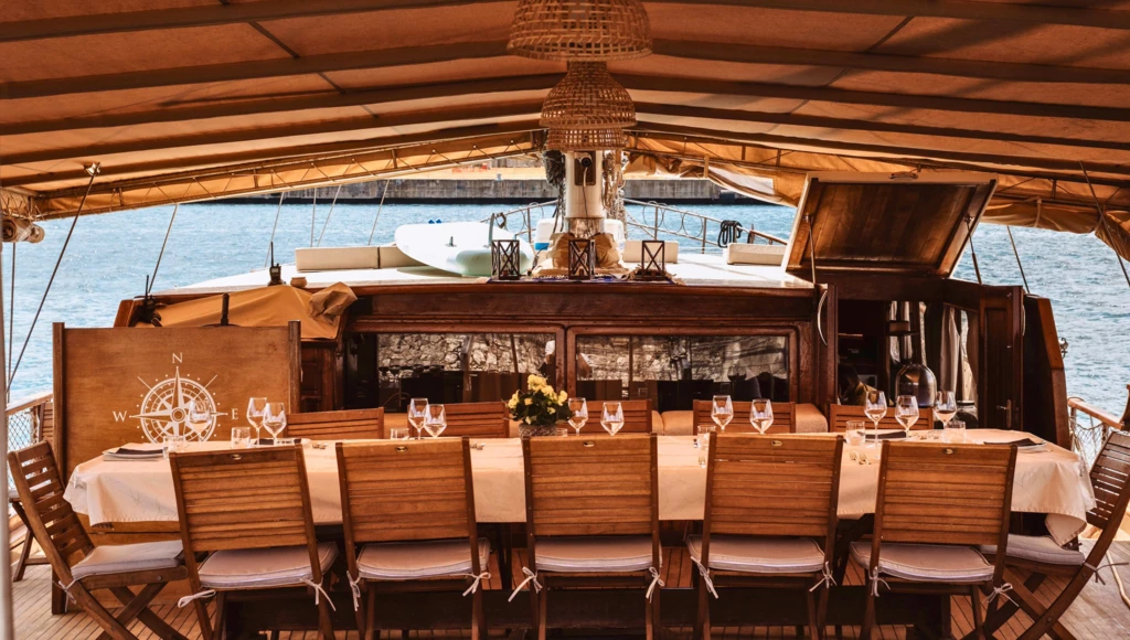 Escapada en goleta al corazón de las Eolias: 8 días entre las lavas de Stromboli y las aguas cristalinas de Lipari