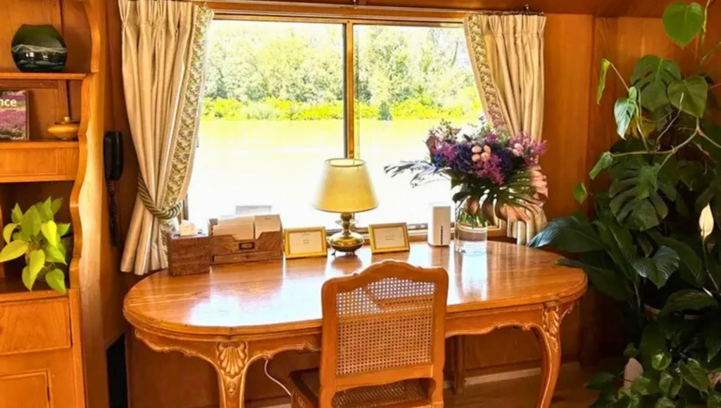 Eleganz und Charme der Provence: 7 Tage Luxuskreuzfahrt auf einem Hausboot-Hotel zwischen malerischen Dörfern, Weinbergen und den Düften der Garrigue