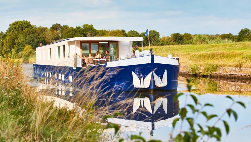 La Bourgogne en toute intimité : 7 jours de croisière haut de gamme en péniche-hôtel, entre vignobles prestigieux et villages médiévaux