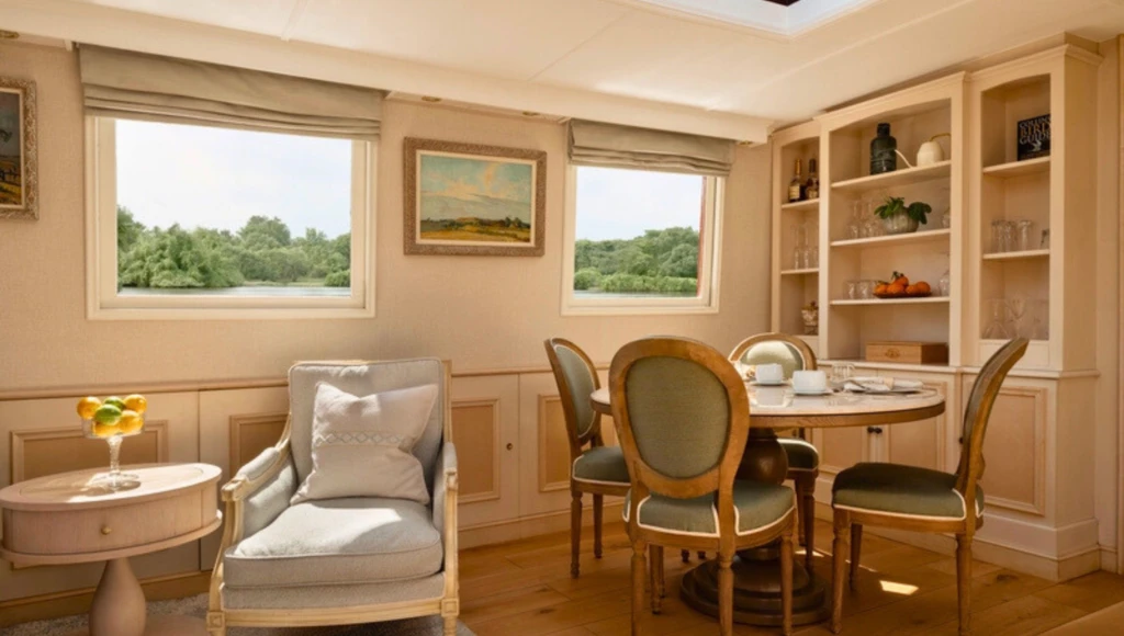 A refined escape on the waters of southwestern France: 7 days on a river boat hotel, enjoying exquisite flavors and enchanting landscapes, with a stopover in Saint-Émilion.