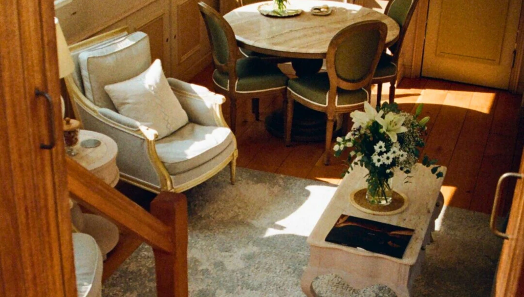 A refined escape on the waters of southwestern France: 7 days on a river boat hotel, enjoying exquisite flavors and enchanting landscapes, with a stopover in Saint-Émilion.