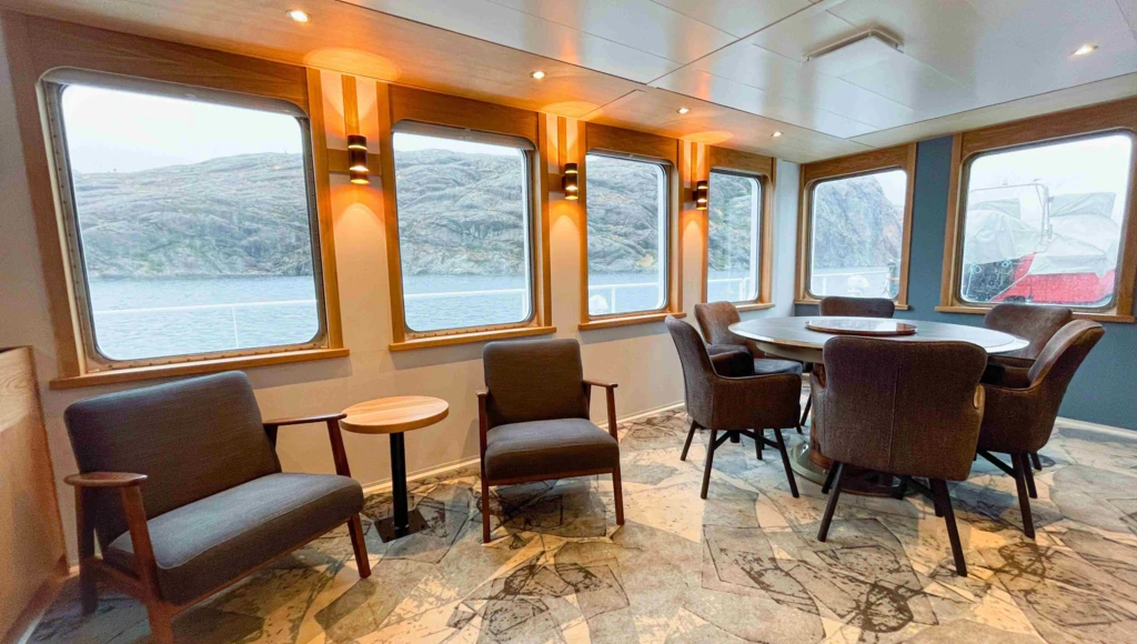 Printemps polaire au Spitzberg : navigation de 9 jours à travers les fjords norvégiens, entre nature intacte, paysages polaires et faune sauvage