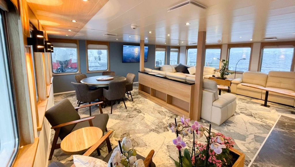 Printemps polaire au Spitzberg : navigation de 9 jours à travers les fjords norvégiens, entre nature intacte, paysages polaires et faune sauvage