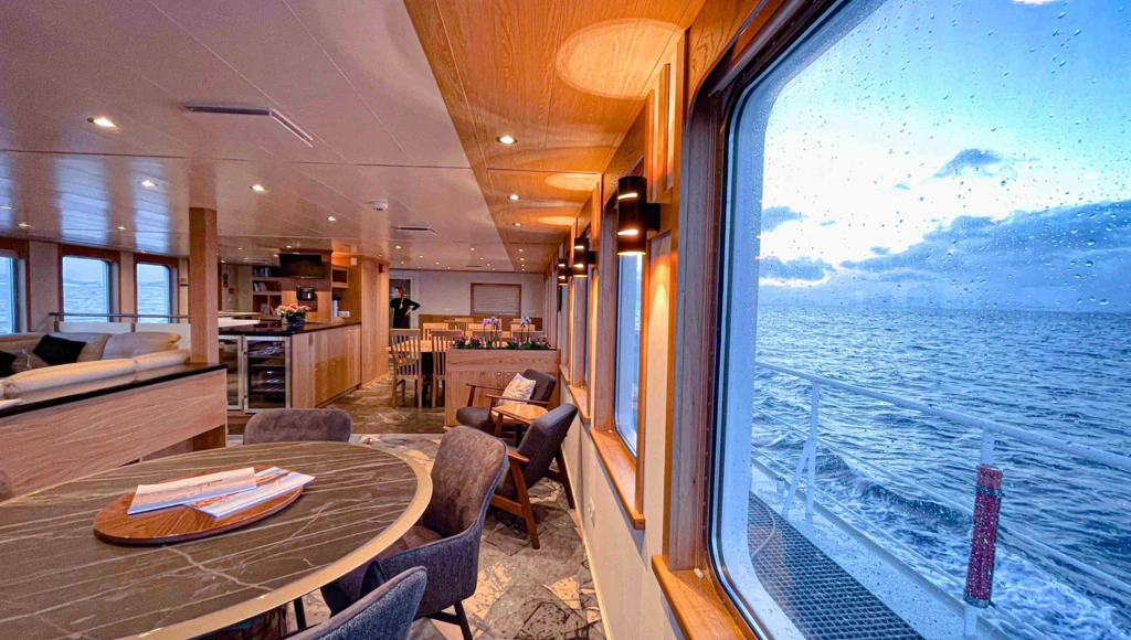 Printemps polaire au Spitzberg : navigation de 9 jours à travers les fjords norvégiens, entre nature intacte, paysages polaires et faune sauvage