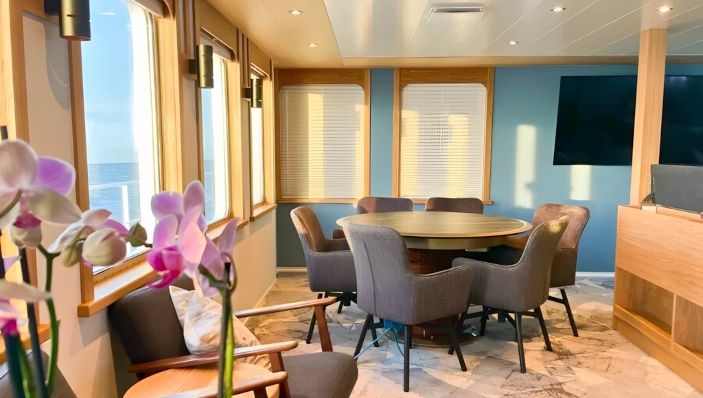 Printemps polaire au Spitzberg : navigation de 9 jours à travers les fjords norvégiens, entre nature intacte, paysages polaires et faune sauvage