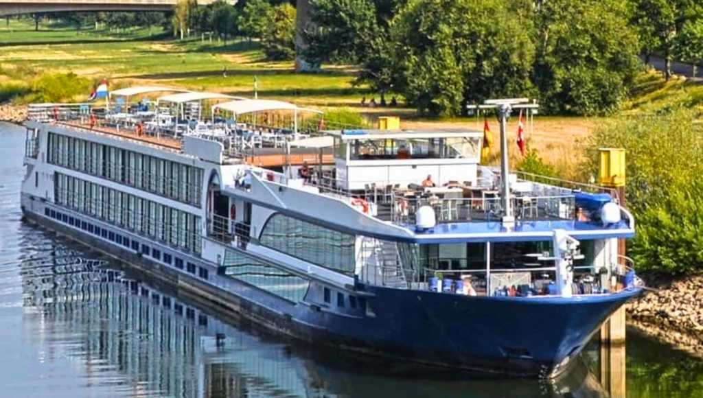 Authentic Netherlands: 6 days of canals, windmills, and picturesque landscapes