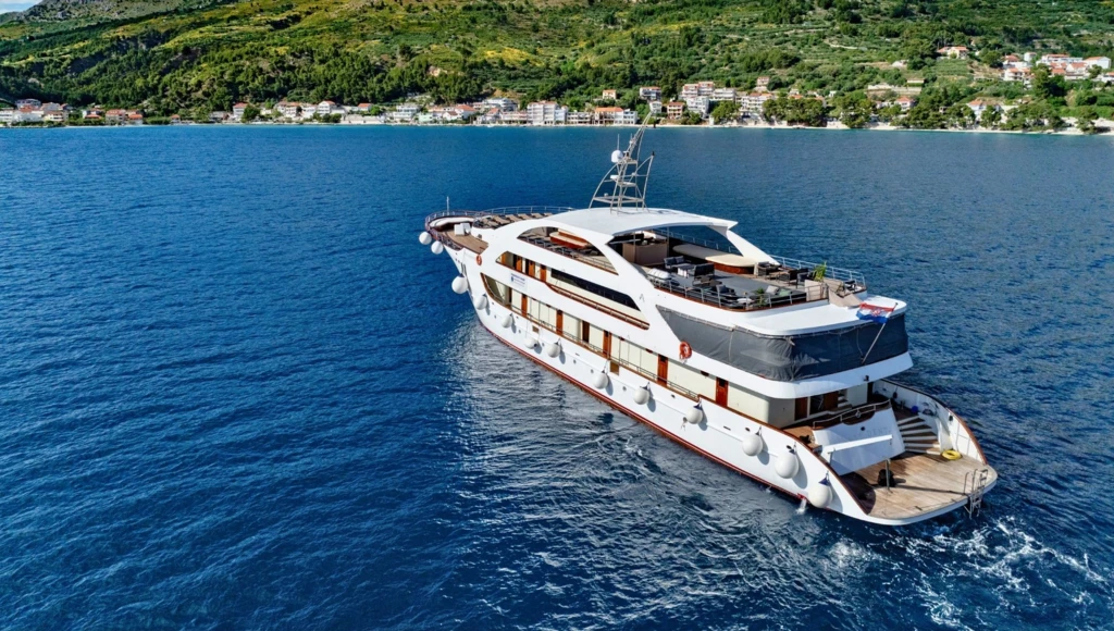 Fuga adriatica: 8 giorni lungo la costa, da Trogir a Dubrovnik, tra meraviglie naturali e patrimoni culturali