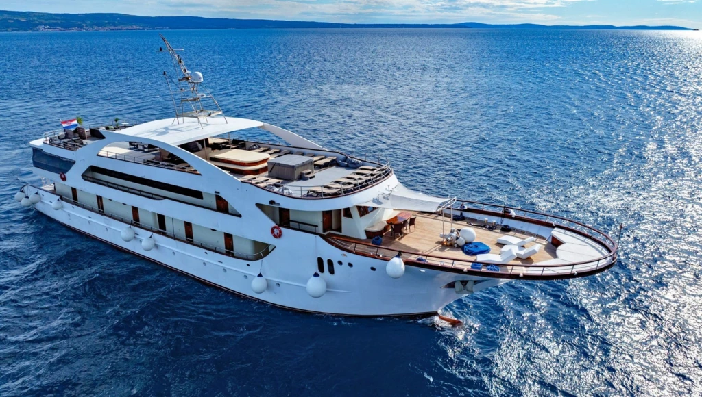 Fuga adriatica: 8 giorni lungo la costa, da Trogir a Dubrovnik, tra meraviglie naturali e patrimoni culturali