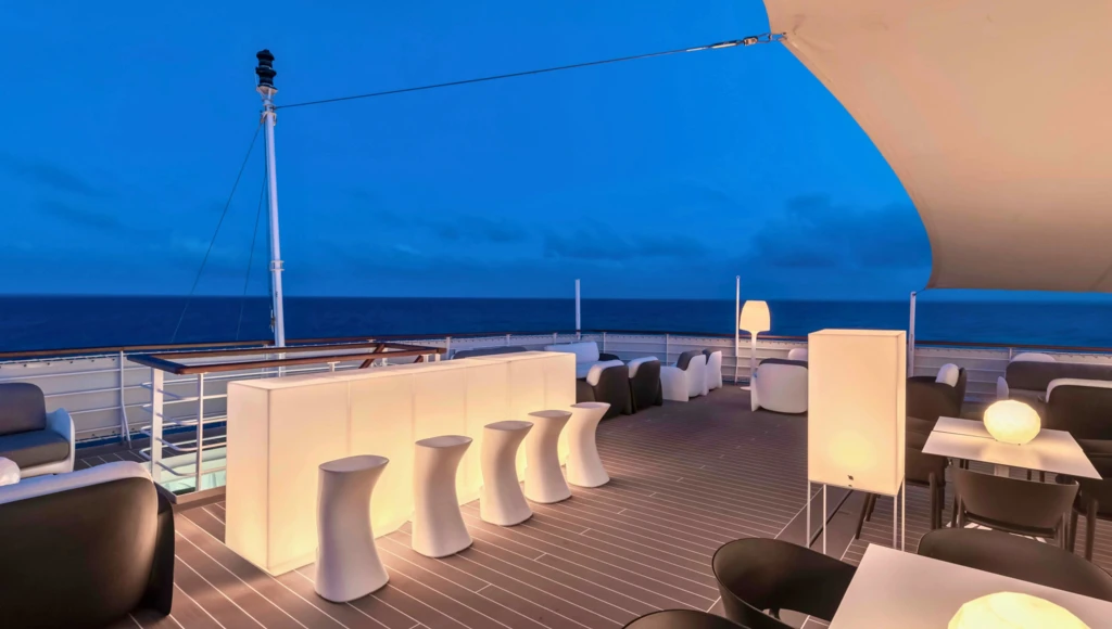 Eclipse y fiordos de Groenlandia: exploración ártica entre Scoresby Sund, pueblos inuit y maravillas celestes