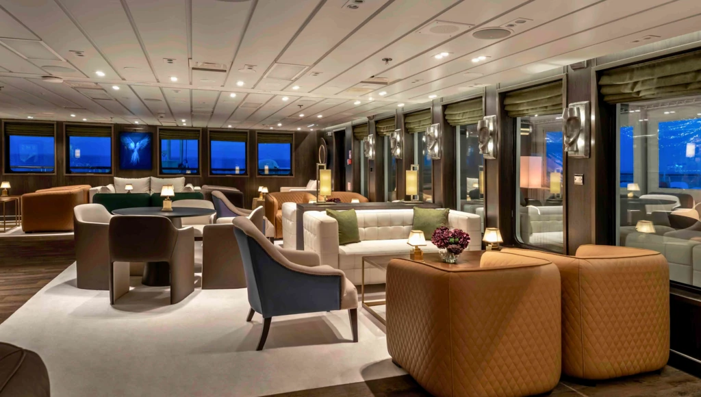 Eclipse y fiordos de Groenlandia: exploración ártica entre Scoresby Sund, pueblos inuit y maravillas celestes