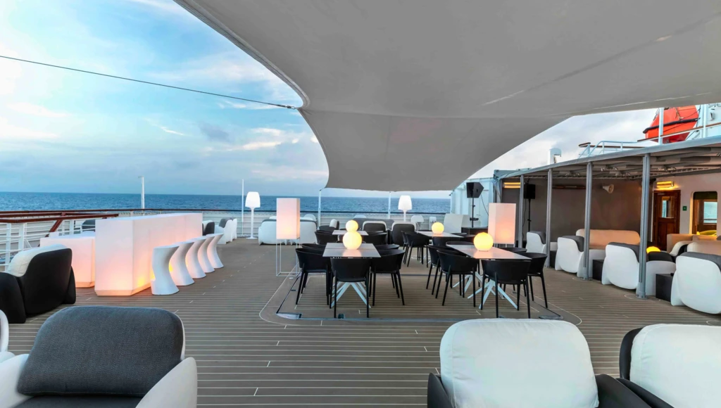 Eclipse y fiordos de Groenlandia: exploración ártica entre Scoresby Sund, pueblos inuit y maravillas celestes